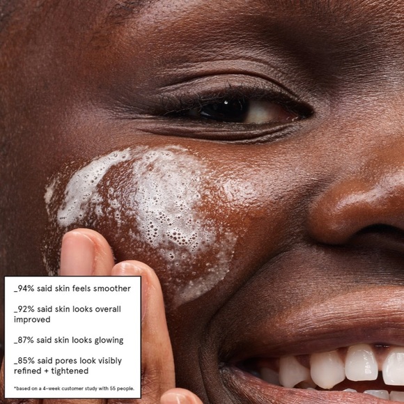 Glossier concentrate AHA clarifying and exfoliating face wash - Picture 2 of 2